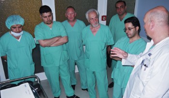 Ärzte aus dem Iran und Saudi-Arabien interessierten sich 2012 für die minimal-invasive Lasertherapie bei Hämorrhoiden. Ärzte aus dem Iran und Saudi-Arabien interessierten sich 2012 für die minimal-invasive Lasertherapie bei Hämorrhoiden.